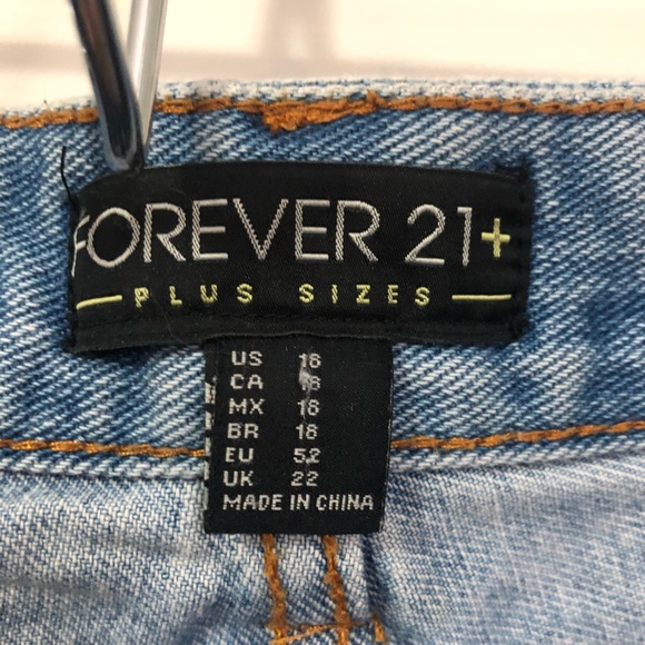 F21+ DISTRESSED DENIM SHORTS - Picture 4 of 4